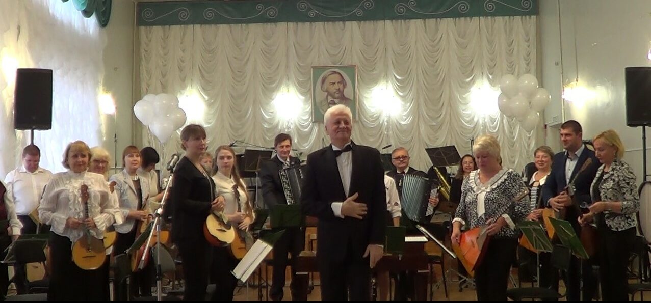 Народный самодеятельный коллектив оркестр народных инструментов